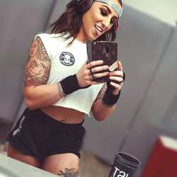 kambrybarbie's Chat & Dating Profile